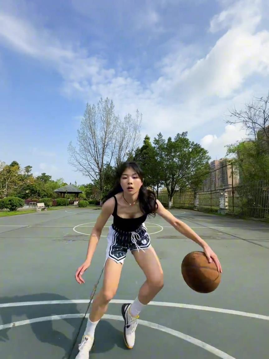 看著有點(diǎn)實(shí)力，敢背打我不？